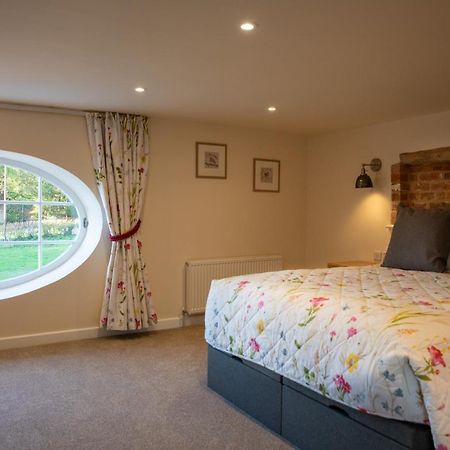 Rollestone Coach House Villa Shrewton Exterior photo